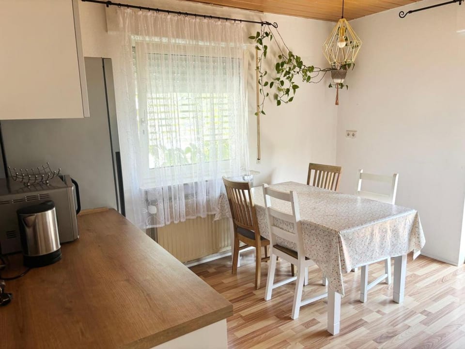 Kitchen or kitchenette, Seating area, Dining area