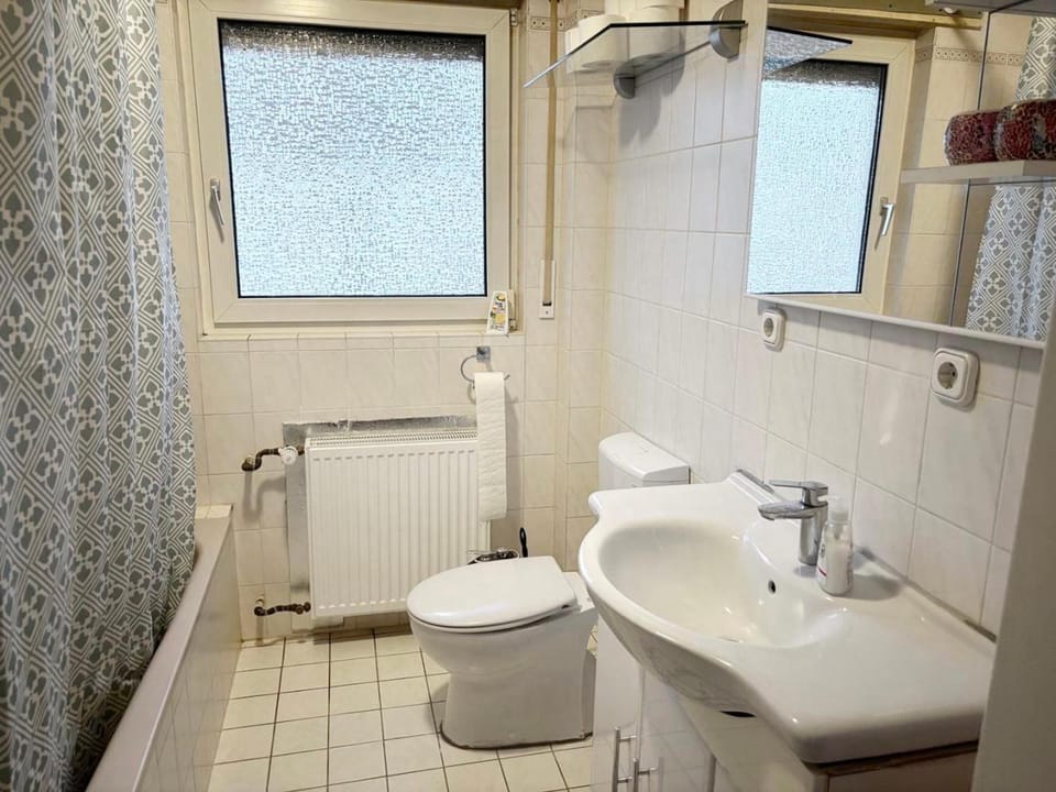 Shower, Toilet, Bathroom, Bath