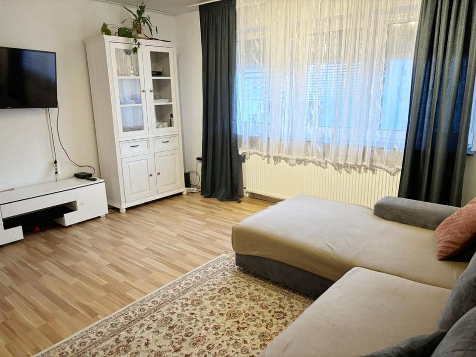 TV and multimedia, Living room, Photo of the whole room, Seating area, Evening entertainment