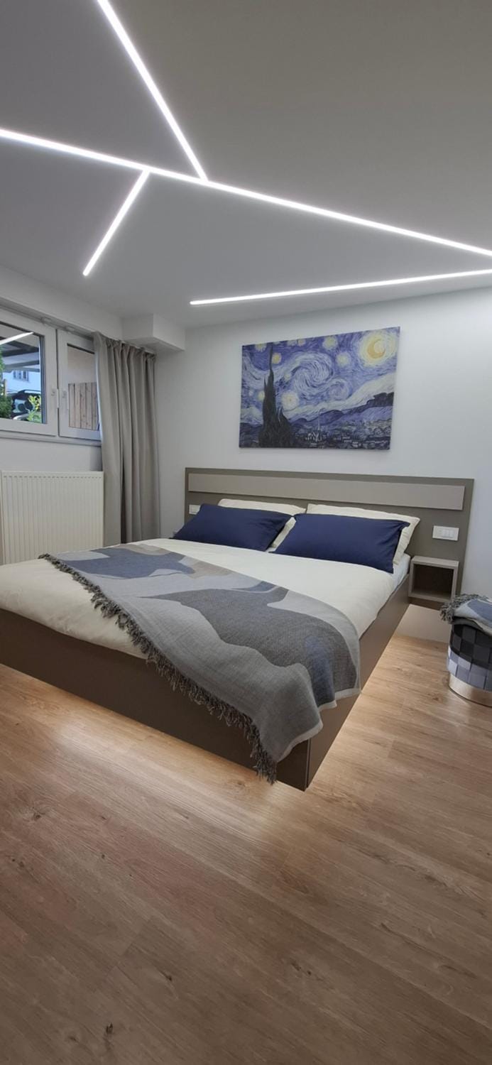 Bed, Photo of the whole room, Bedroom