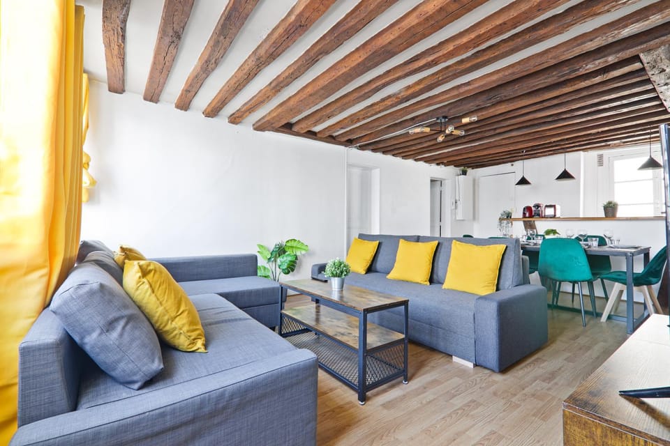 Bed, Living room, Seating area