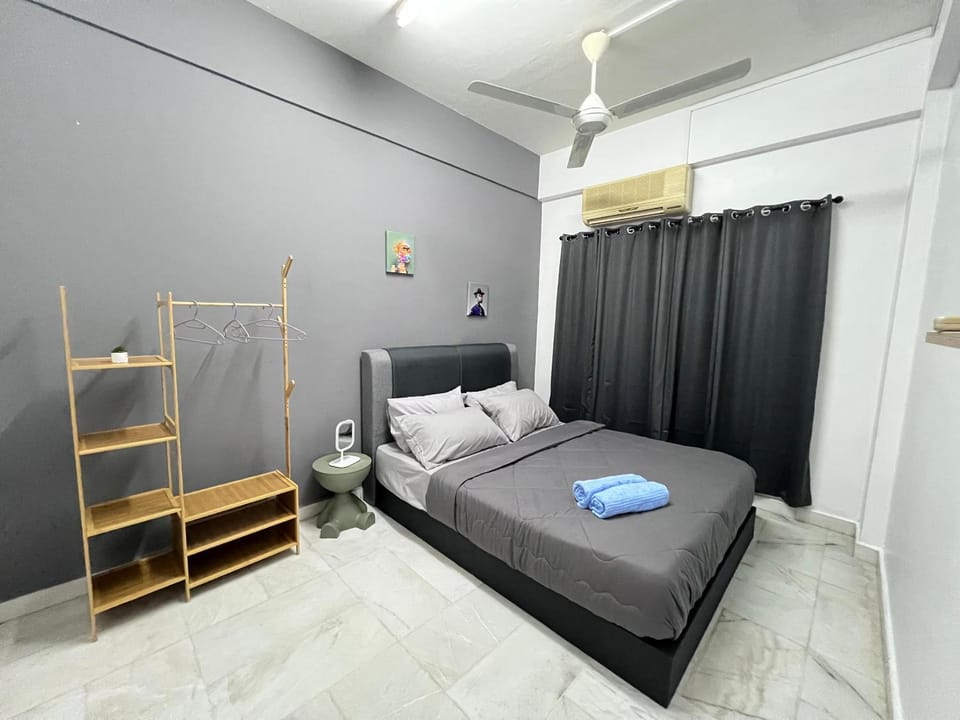 Bed, Bedroom, towels