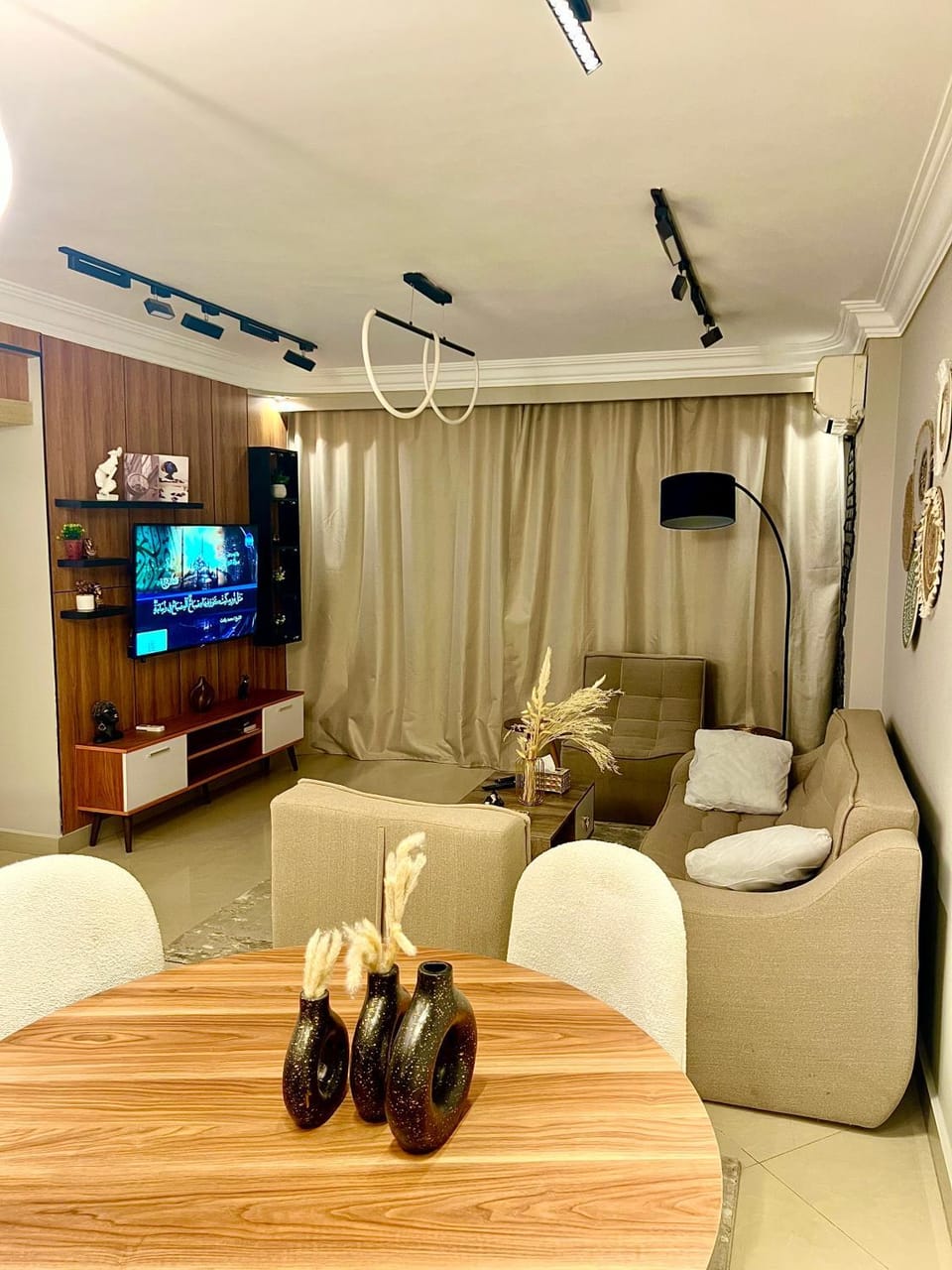 Communal lounge/ TV room, TV and multimedia, Living room, Seating area, Evening entertainment