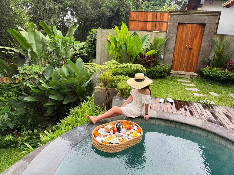 Natural landscape, Garden, Food and drinks, Food, Garden view, Pool view, Swimming pool