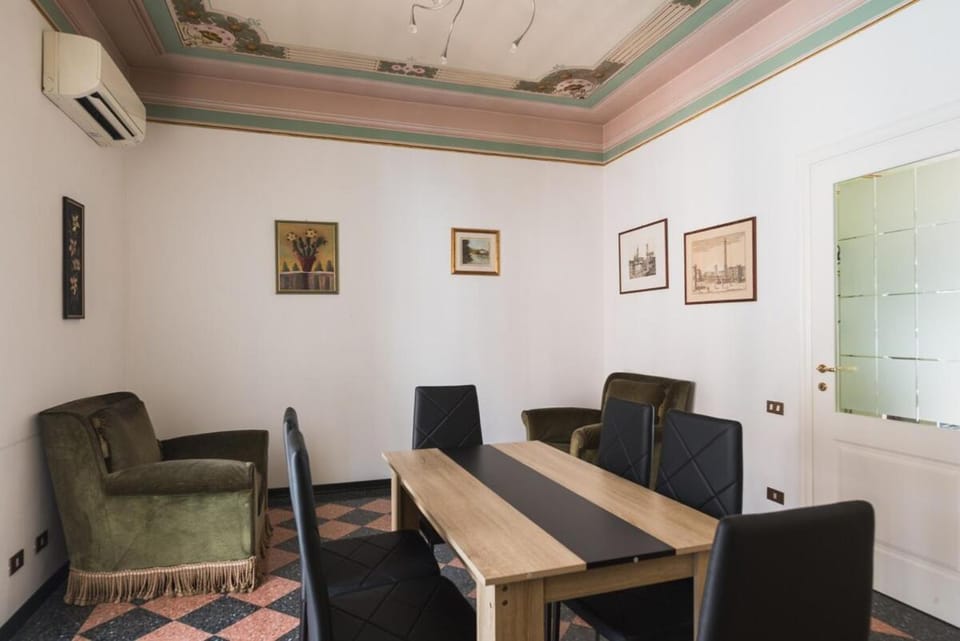 Living room, Dining area, air conditioner