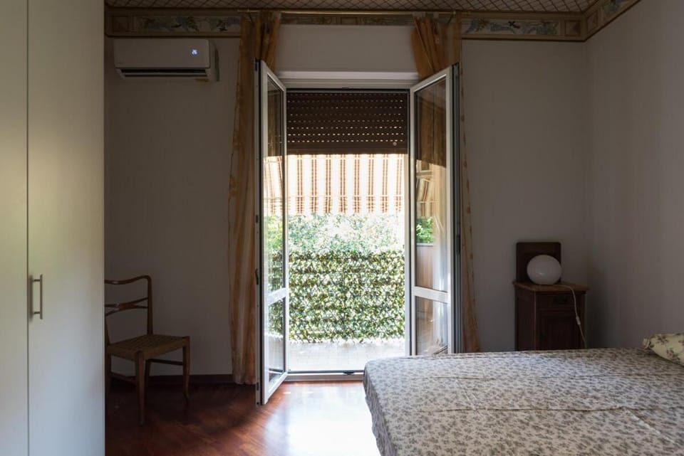 Bed, Photo of the whole room, air conditioner