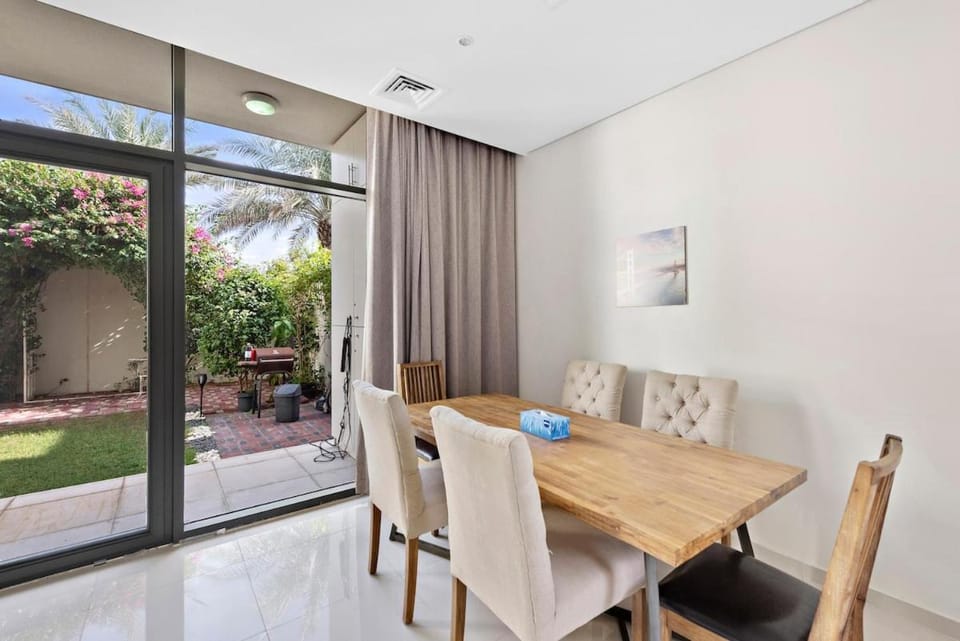 Elegant 3BR Villa with Access to Pool & Gym Villa in Dubai