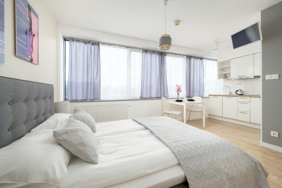 Bed, Living room