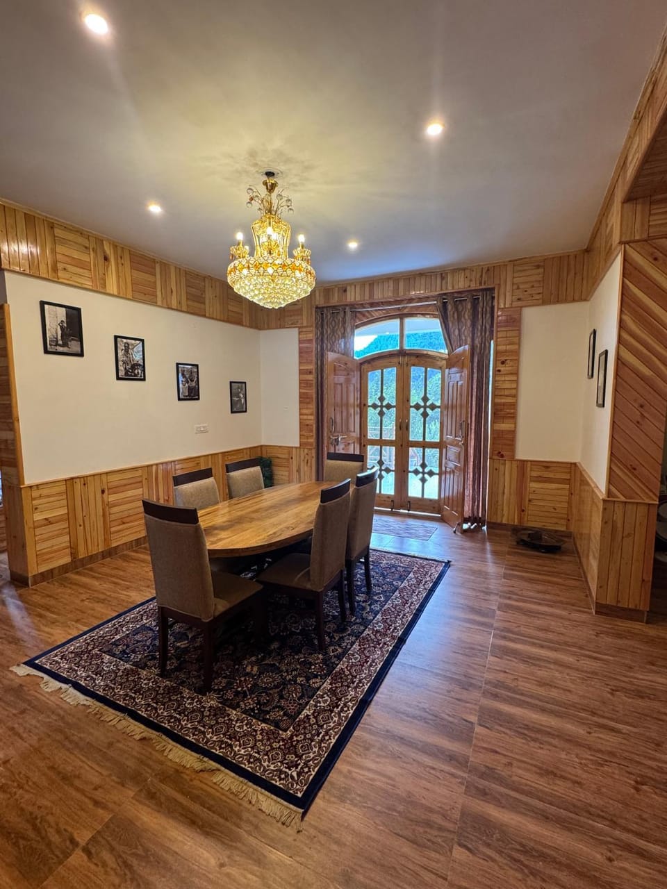 Seating area, Dining area