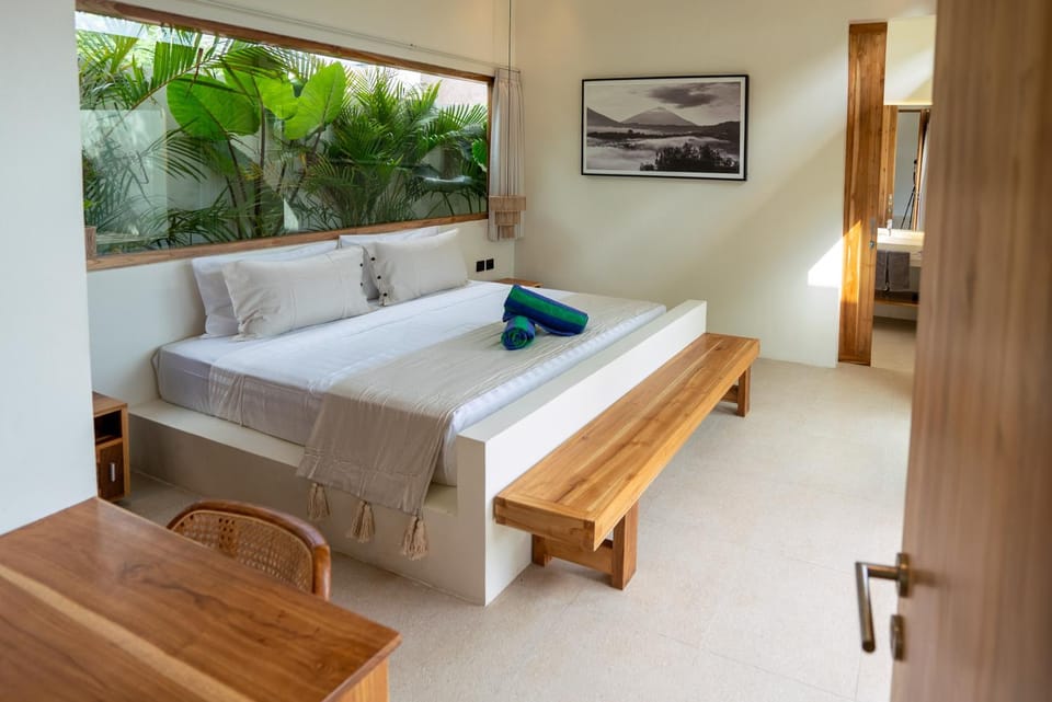 Bed, Photo of the whole room, Bedroom, towels