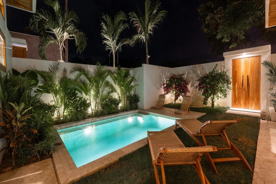Property building, Night, Natural landscape, Garden, Garden view, Swimming pool, sunbed