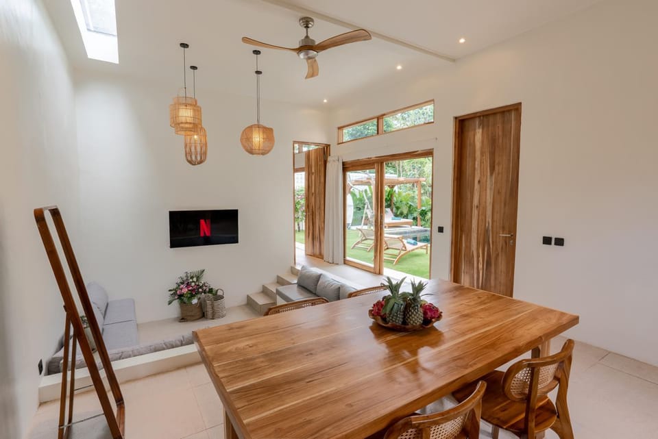 TV and multimedia, Living room, Seating area, Dining area, Family