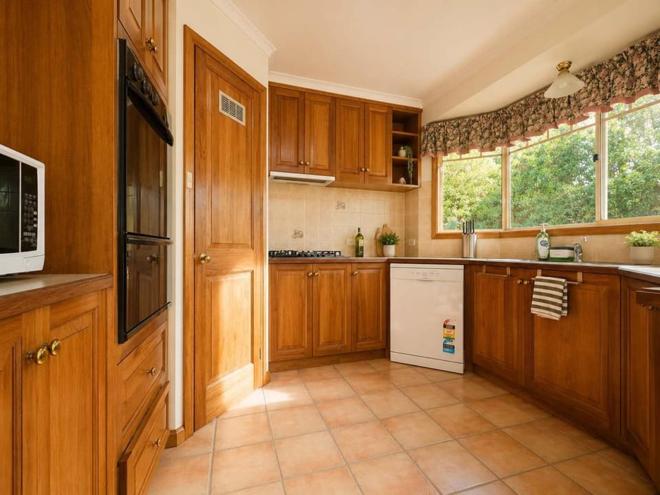 The Lindisfarne Loft - close to CBD and Airport House in Tasmania