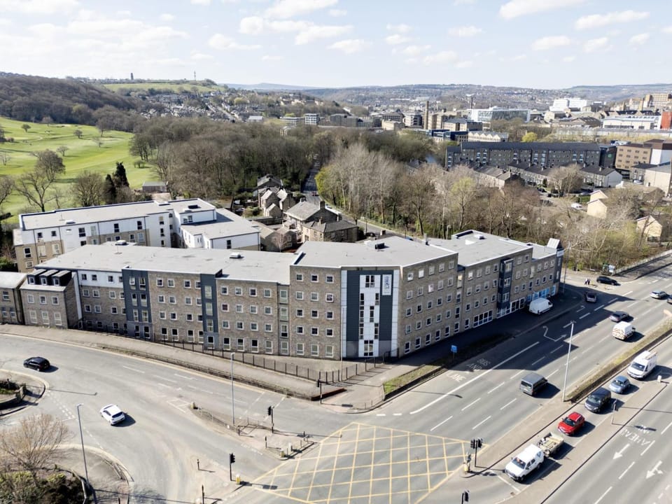 Property building, Bird's eye view, Street view, Location