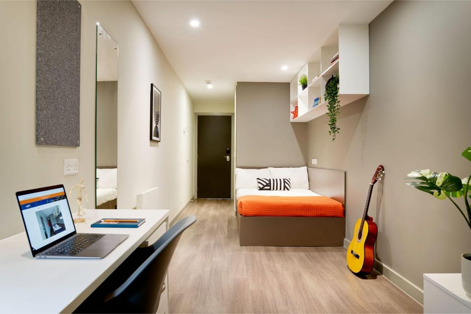 For Students Only - Ensuites in Huddersfield Apartment in Huddersfield