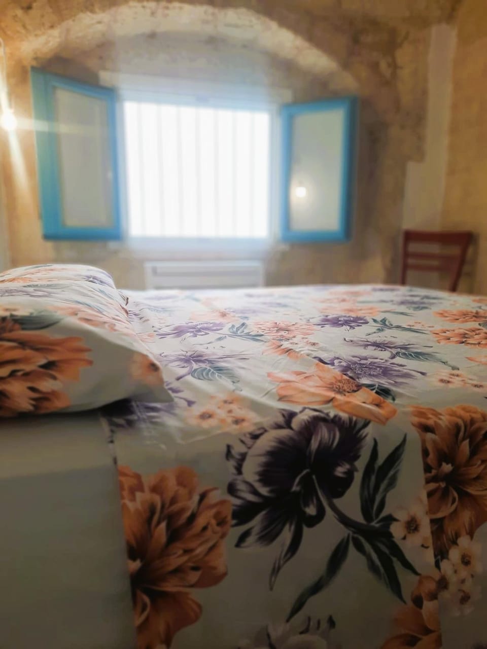 Bed, Decorative detail, Bedroom, heating