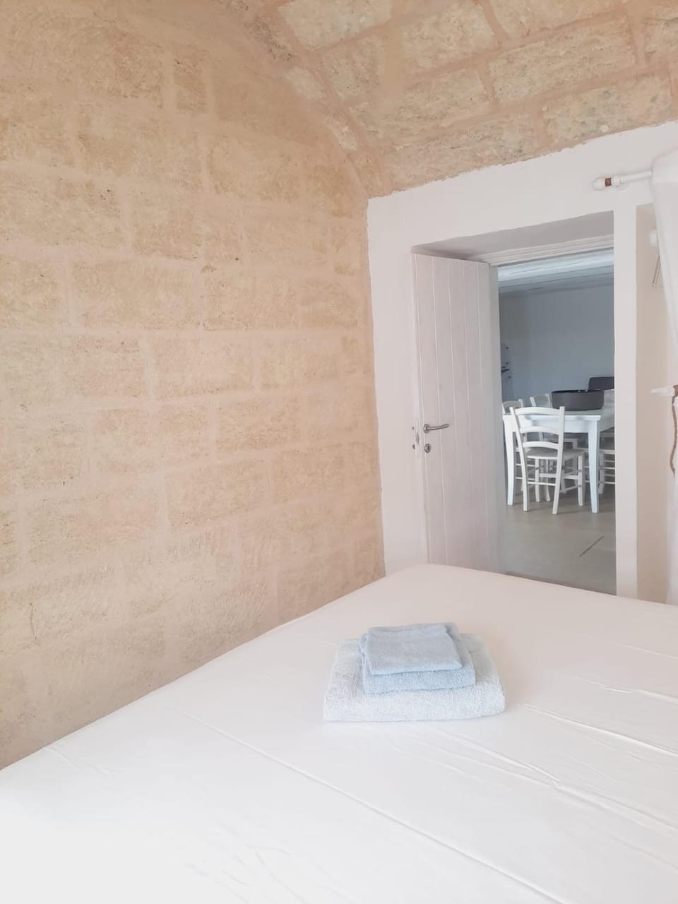 Bed, Dining area, Bedroom