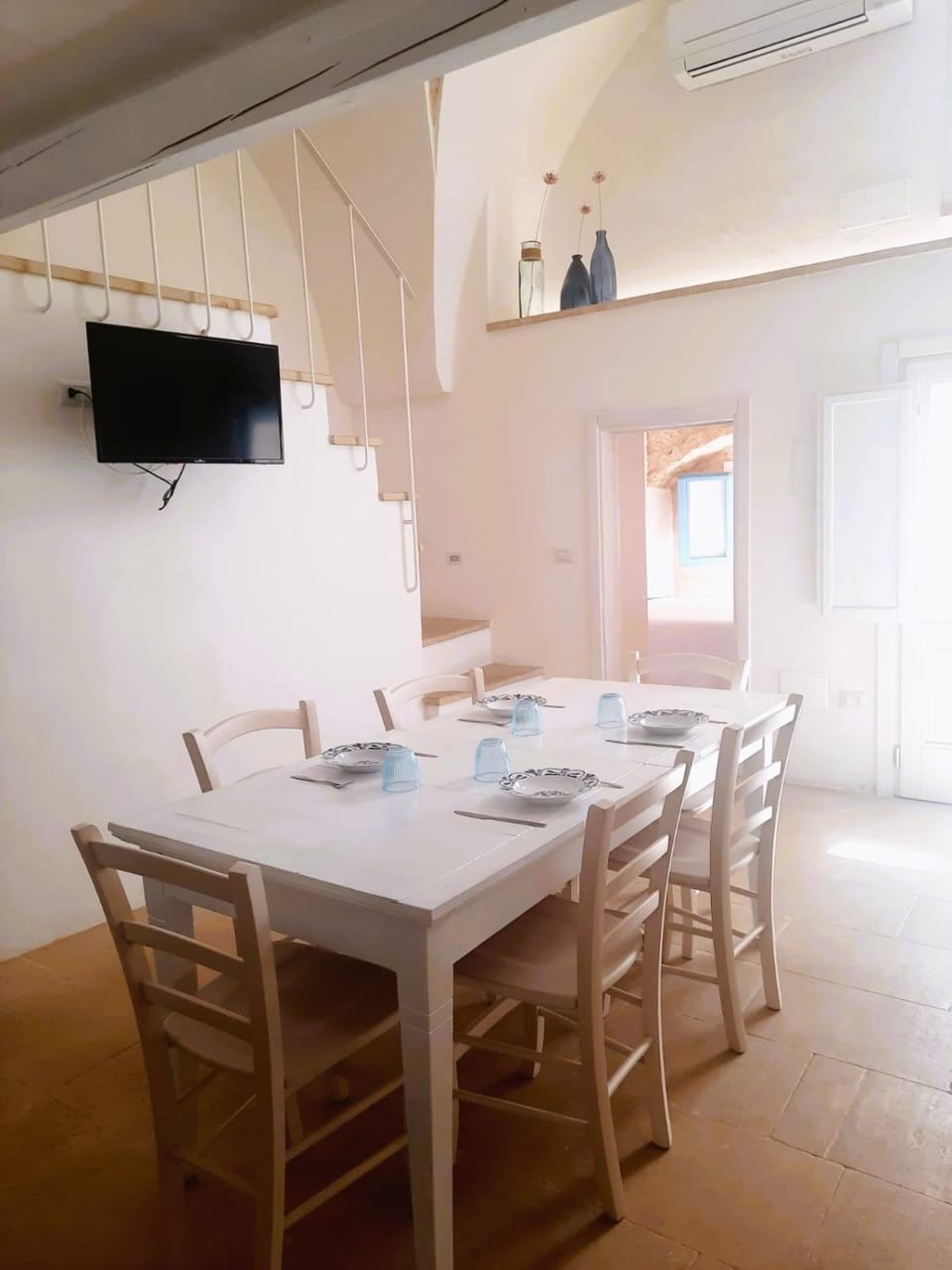 TV and multimedia, Dining area, air conditioner