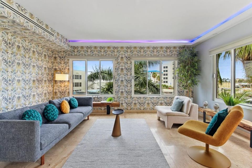 Living room, Seating area