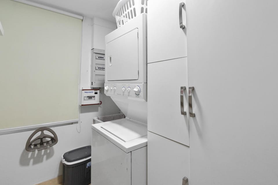 Kitchen or kitchenette, washing machine, dryer