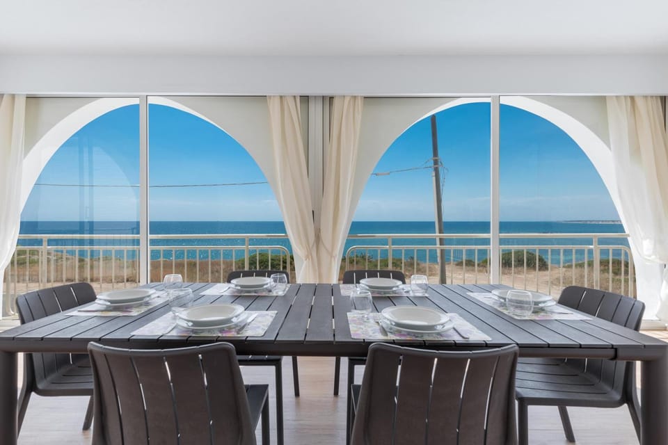 View (from property/room), Balcony/Terrace, Dining area, Sea view