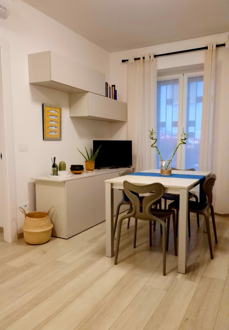 TV and multimedia, Dining area