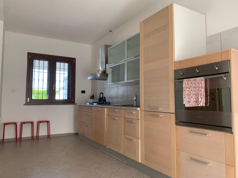 Kitchen or kitchenette, dishwasher, oven, pet friendly, stove