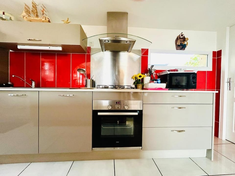 La Cabane, terrasse, vue dégagée & mer a l'horizon House in Ploemeur