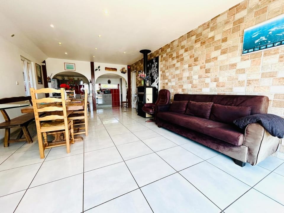 La Cabane, terrasse, vue dégagée & mer a l'horizon House in Ploemeur