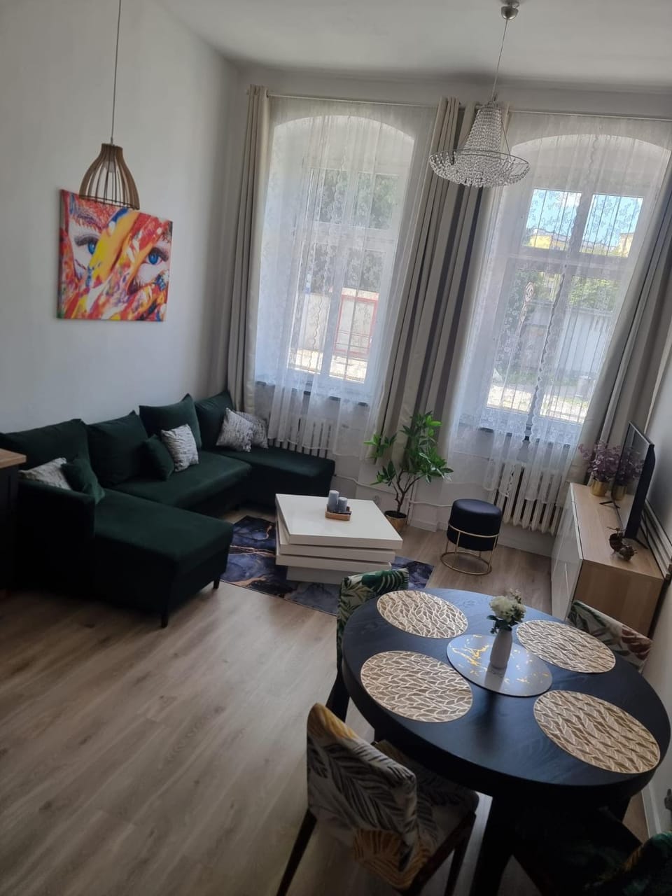Living room, Seating area, Dining area