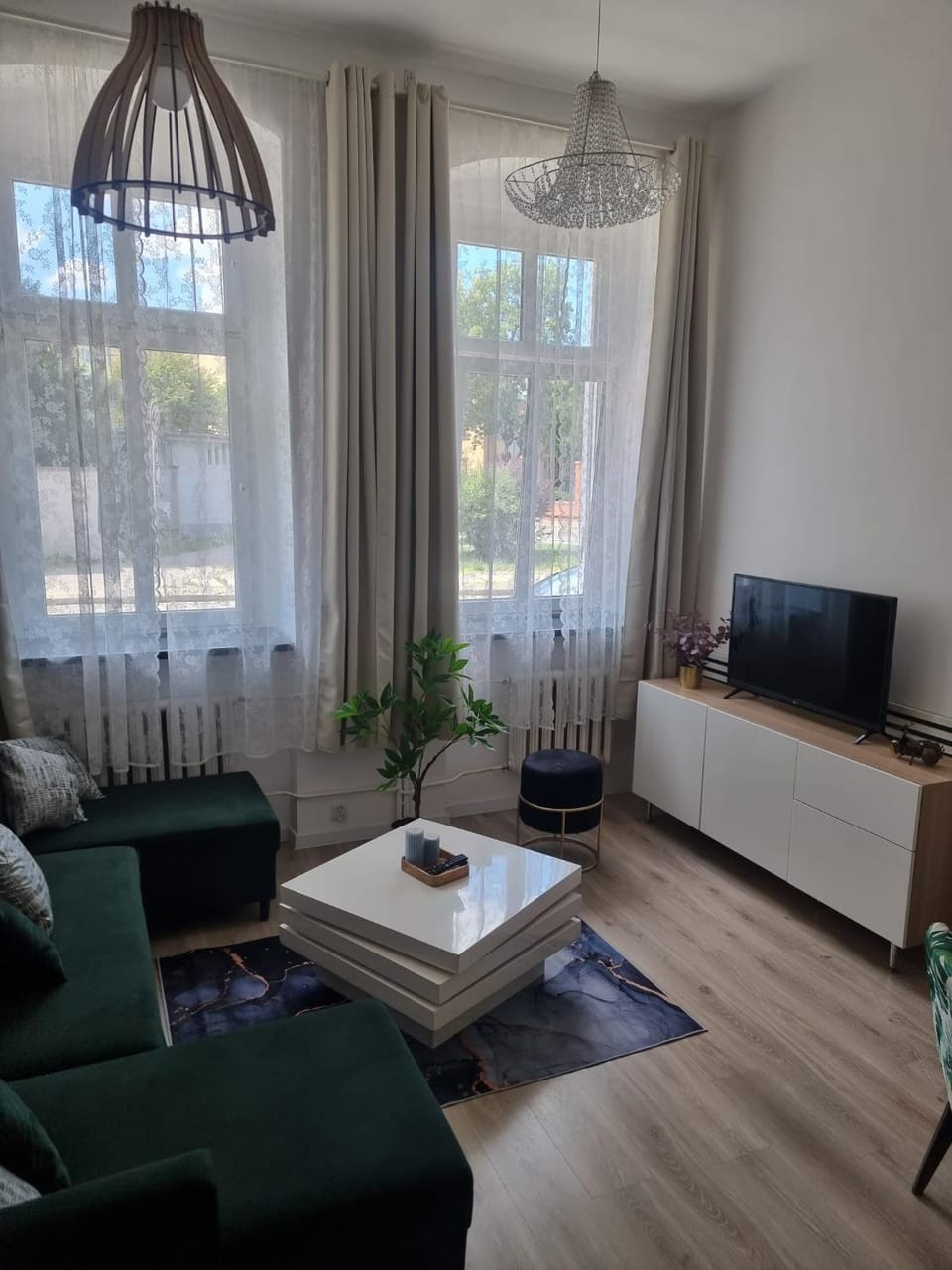 Communal lounge/ TV room, TV and multimedia, Living room, Seating area, Evening entertainment