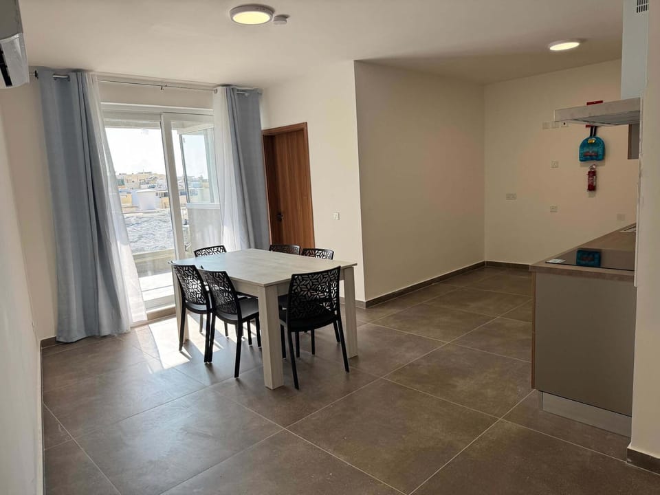 Deluxe Apartment 2 Bed with Balcony - by HostMT Apartment in Malta