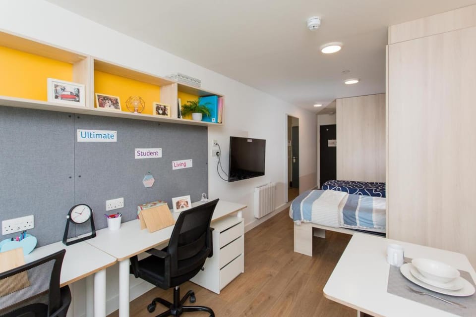 Photo of the whole room, Bedroom