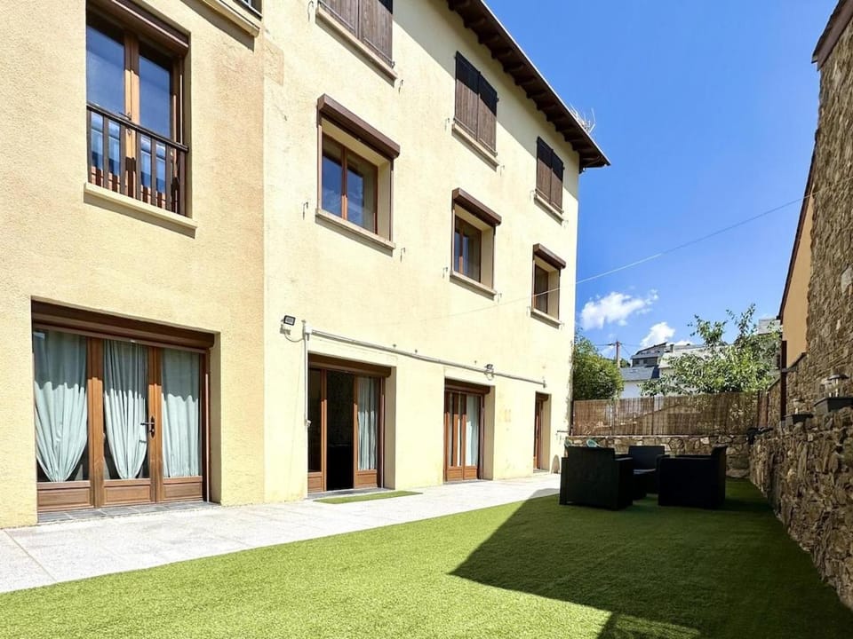 Property building, Day, Garden, Balcony/Terrace, Garden view
