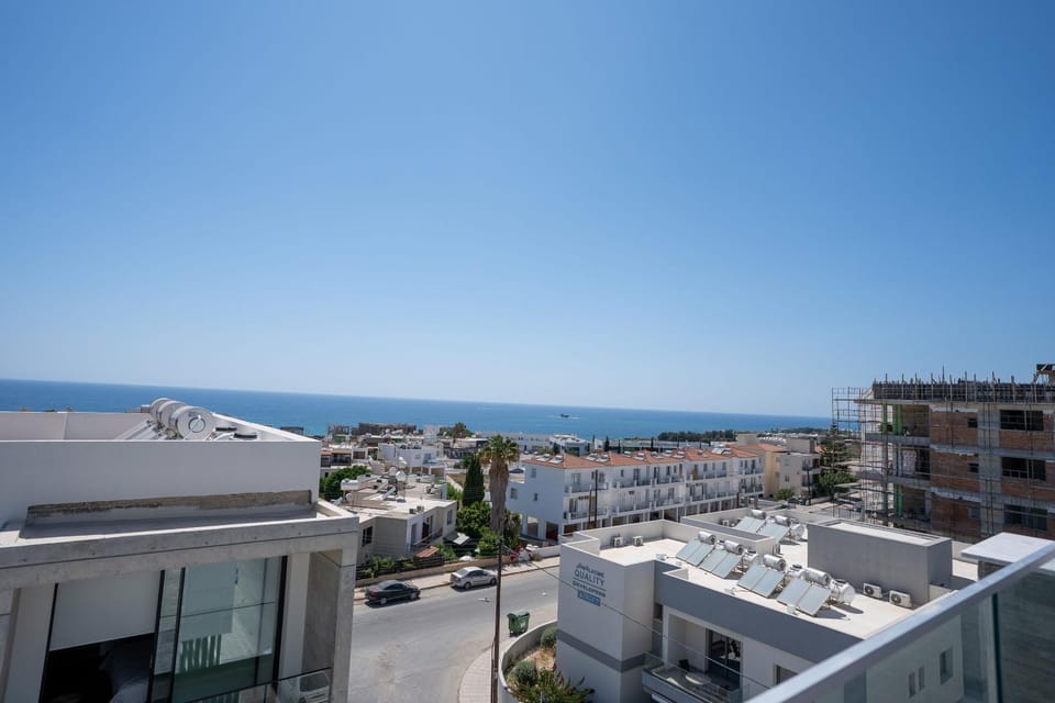 Property building, Day, Neighbourhood, Natural landscape, View (from property/room), City view, Sea view, Street view