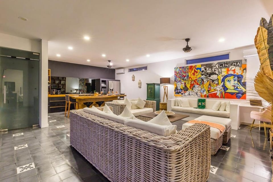 Kitchen or kitchenette, Living room, Seating area