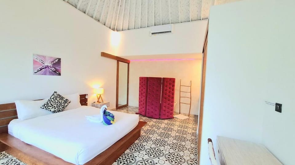 Bed, Photo of the whole room, Bedroom