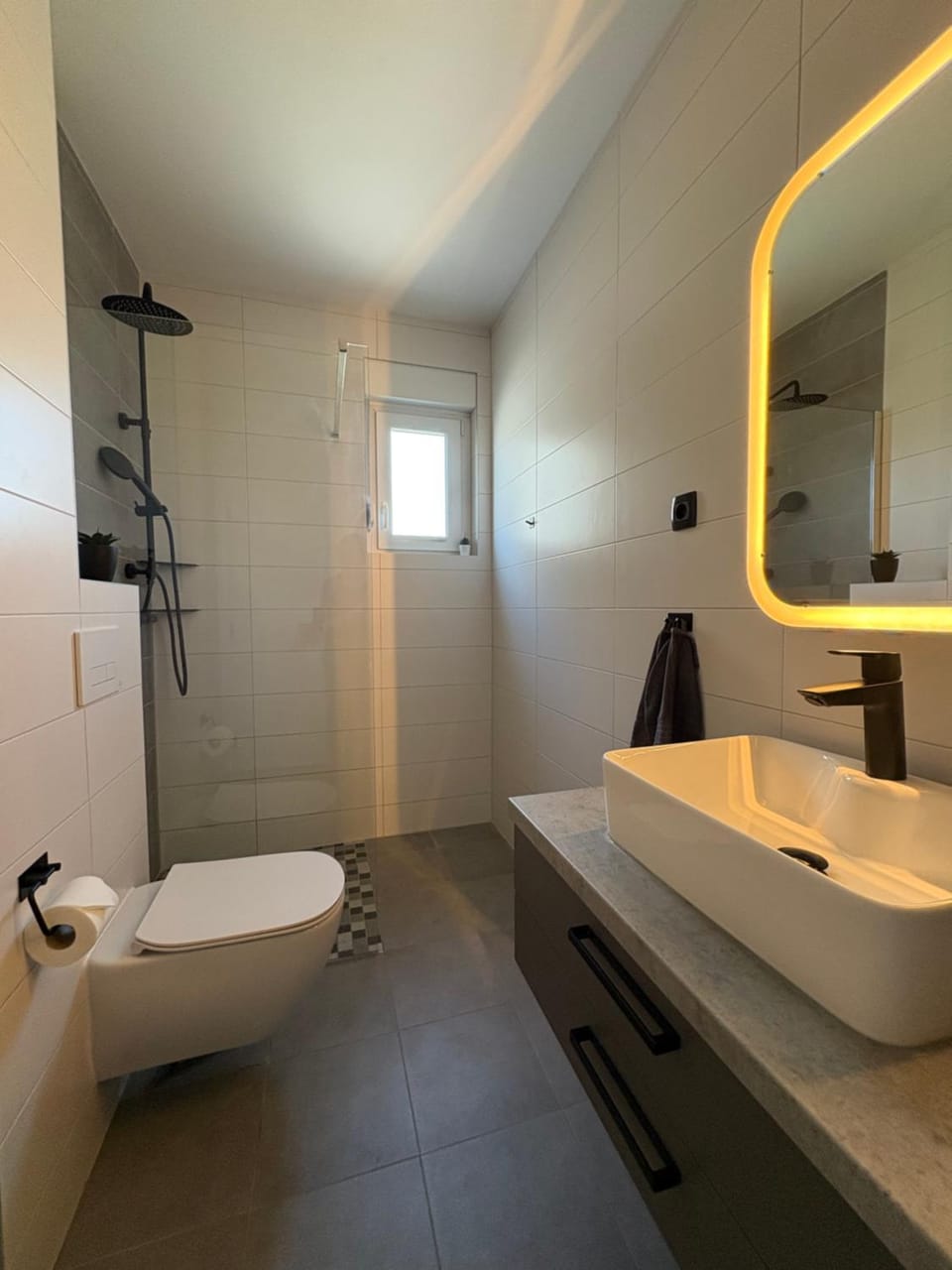 Shower, Toilet, Bathroom, washing machine