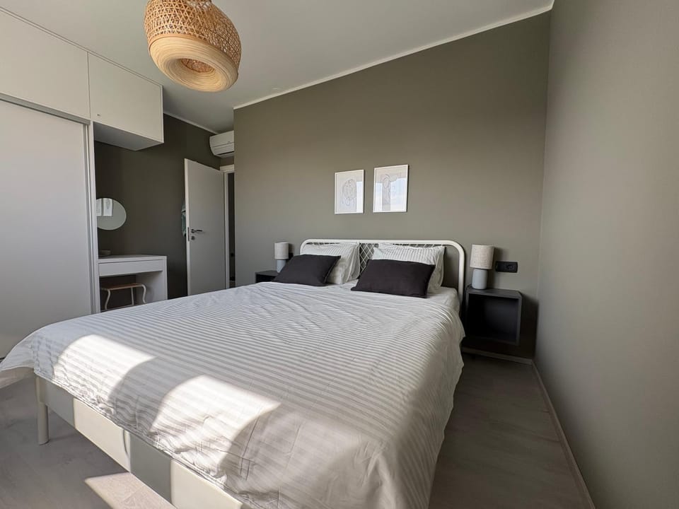 Bedroom, Garden view, Mountain view, Street view, Quiet street view, wardrobe