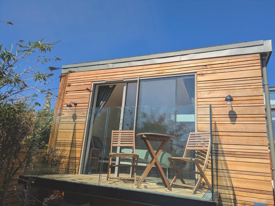 Sea View Retreat With Table Tennis! Apartment in Brighton