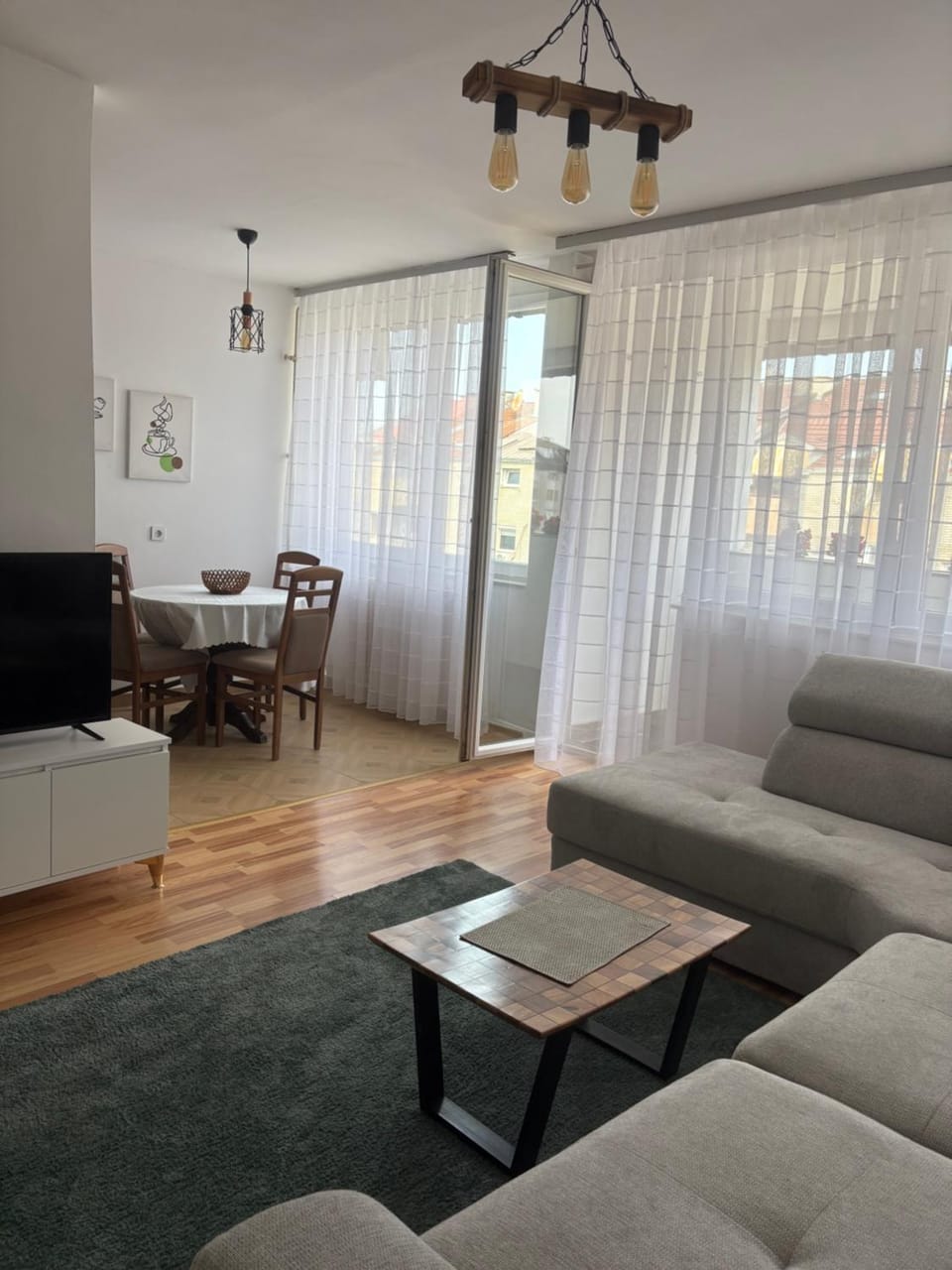 TV and multimedia, Living room, Seating area, Dining area