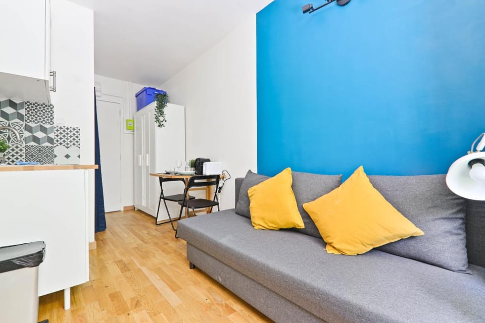 Bed, Living room