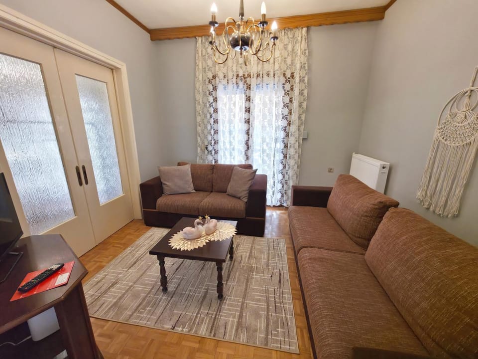 Living room, Seating area, internet