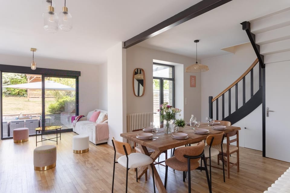 Living room, Seating area, Dining area