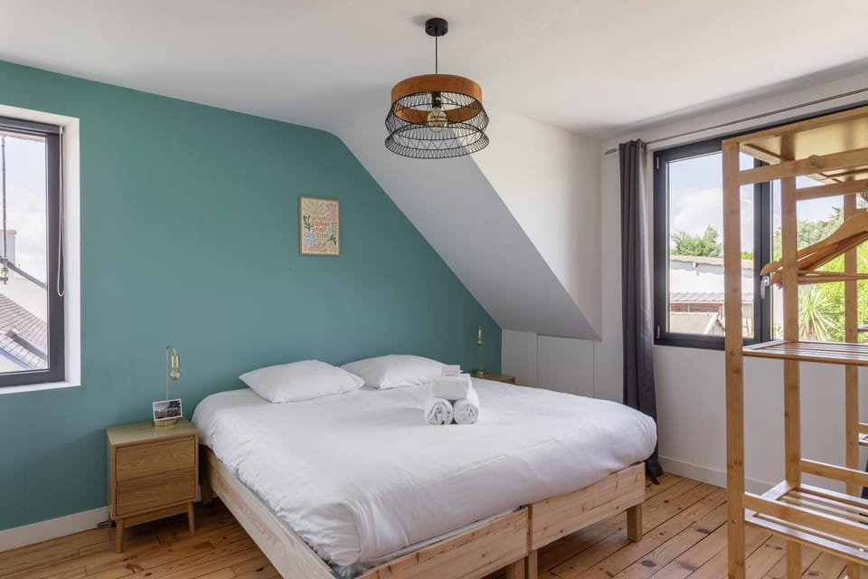 Bed, Photo of the whole room, Bedroom