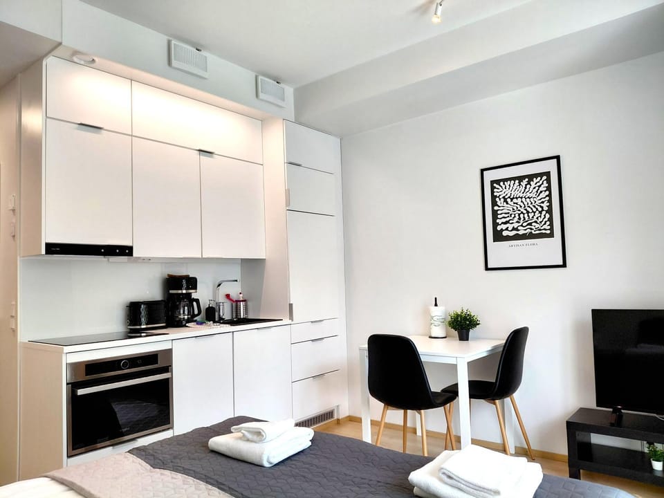 Kitchen or kitchenette, Dining area, stove