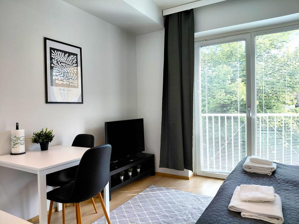 TV and multimedia, Photo of the whole room, Bedroom