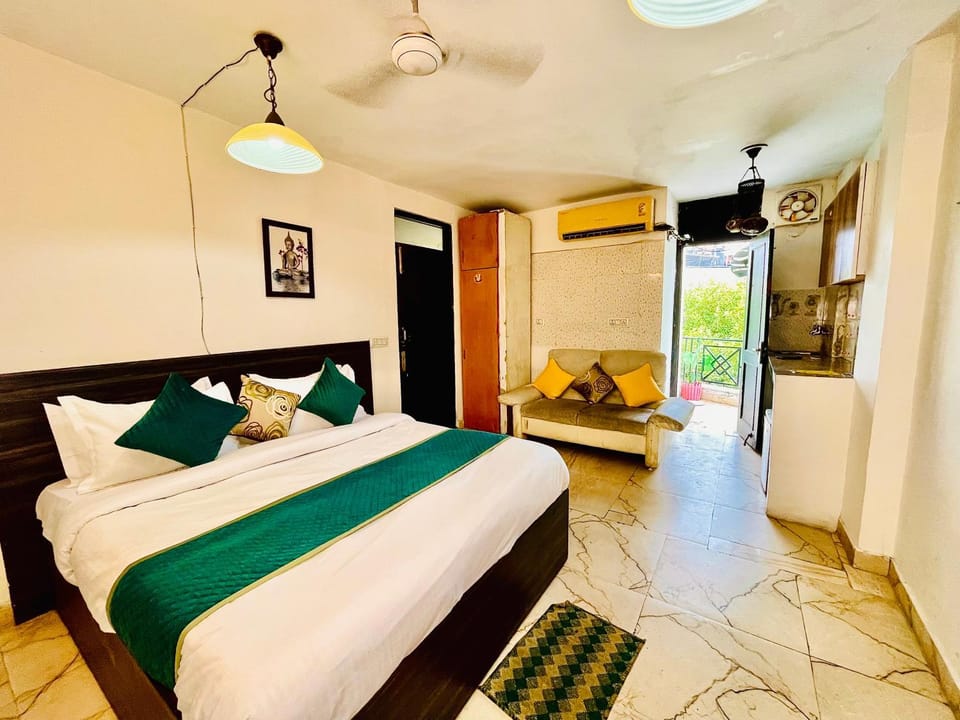 Bed, Photo of the whole room, Bedroom