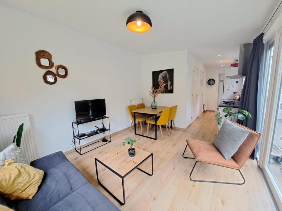 Communal lounge/ TV room, TV and multimedia, Living room, Seating area