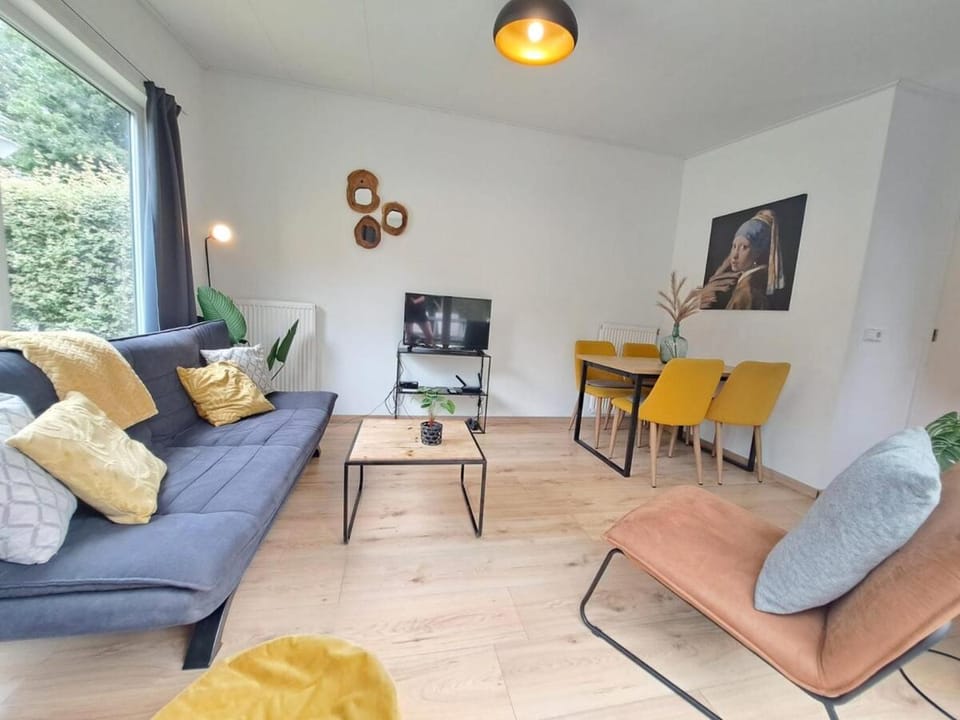 Communal lounge/ TV room, TV and multimedia, Living room